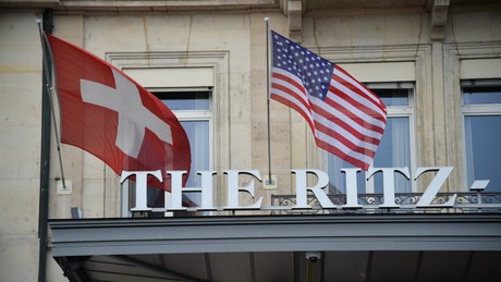 Bericht: Größte Schweizer Bank prüft Umzug in die USA