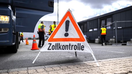 Generalzolldirektion: Mitarbeiter sollen politisch verdächtige Kollegen melden