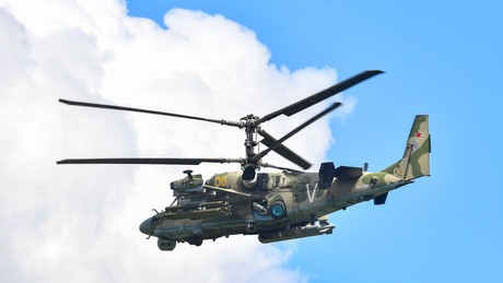 Liveticker Ukraine-Krieg: Russischer Hubschrauber greift Kiews Armee mit Raketen an