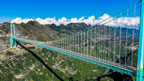 China eröffnet die höchste Brücke der Welt