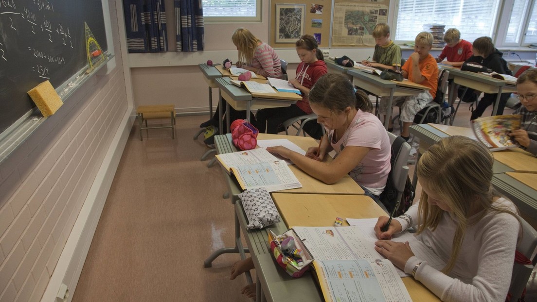 "Bellizistische Lufthoheit über Kinderbetten": AfD kritisiert Dobrindts "Kriegsunterricht"