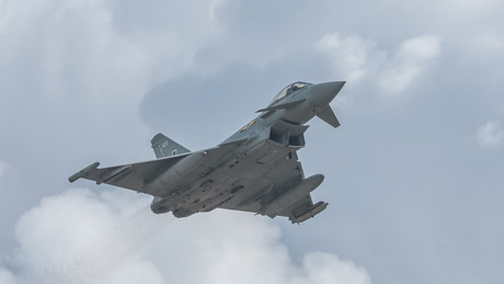 Financial Times: NATO erwägt "entschlossene" Reaktion auf "Luftraumverletzungen durch Russland"