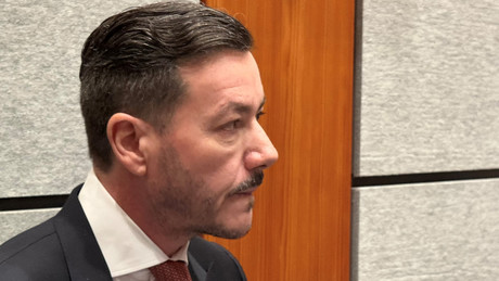 Abgemagert, nervös, blass – der einstige Immobilien-Tycoon René Benko vor Gericht