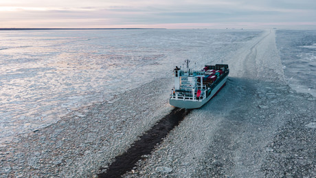 Russland und China kurz vor Rekord im Containertransport über Nördlichen Seeweg