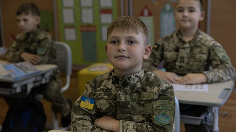 Liveticker Ukraine-Krieg: Asow-Bataillon rekrutiert Schüler für "Hitlerjugend"