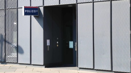 Österreich: Lehrerin schildert Erpressung und Gewalt durch Jugendliche