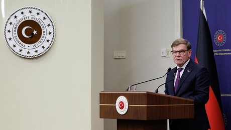 Der tägliche Wahnsinn: Wadephul: Türkische Migranten "verantwortlich für Wirtschaftswunder"
