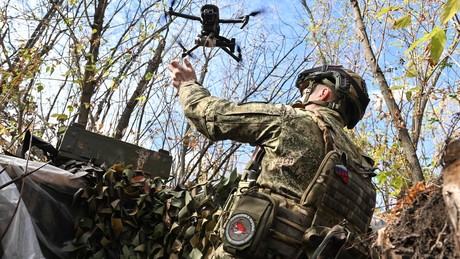 Liveticker Ukraine-Krieg: Russische Drohnen greifen Kiews Armee an gesamter Front an