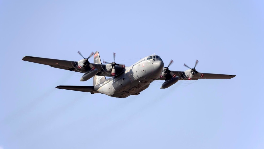 Türkischer Militärtransporter stürzt in Georgien ab (VIDEO)