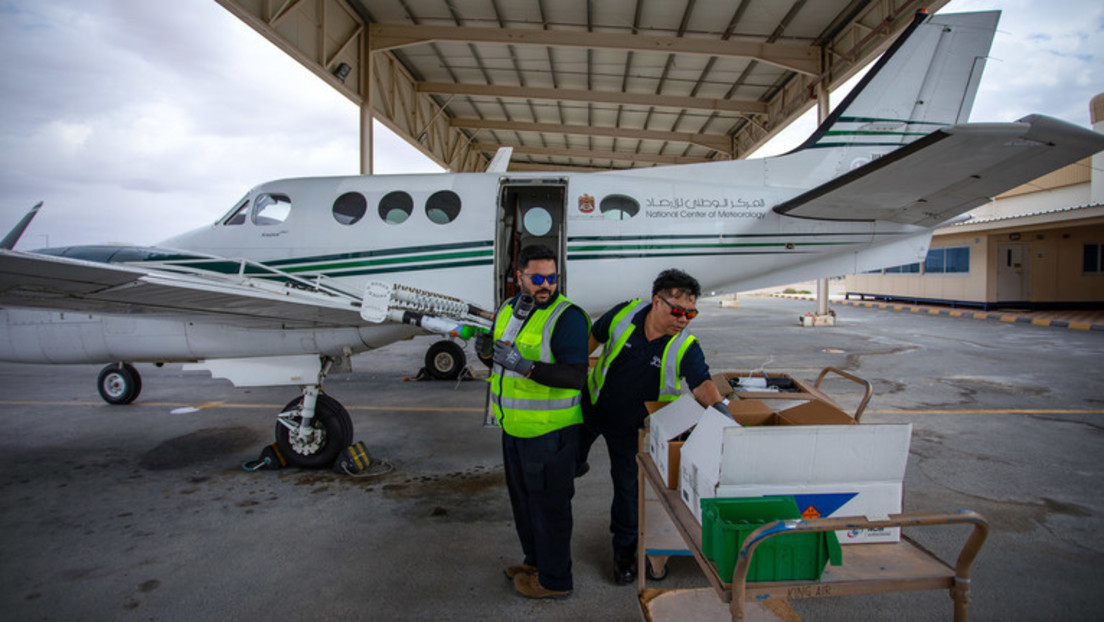 Emirate impfen Wolken fürs Wasser