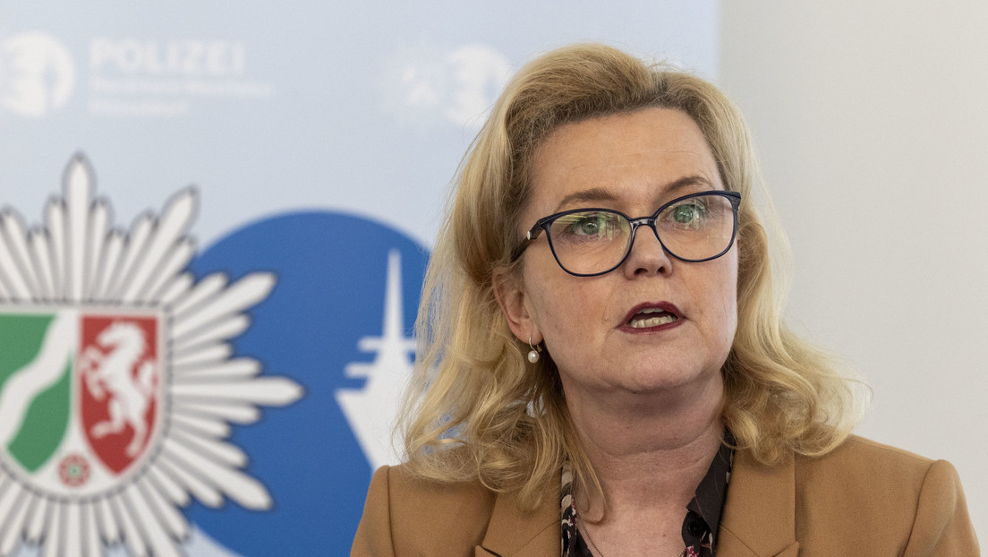 Düsseldorf: Kommissar wird Kommissarin ‒ und wegen Betrugs angezeigt