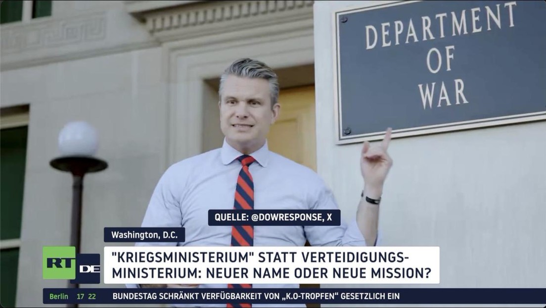 Hegseth bringt das Schild "Kriegsministerium" am Pentagon-Gebäude an