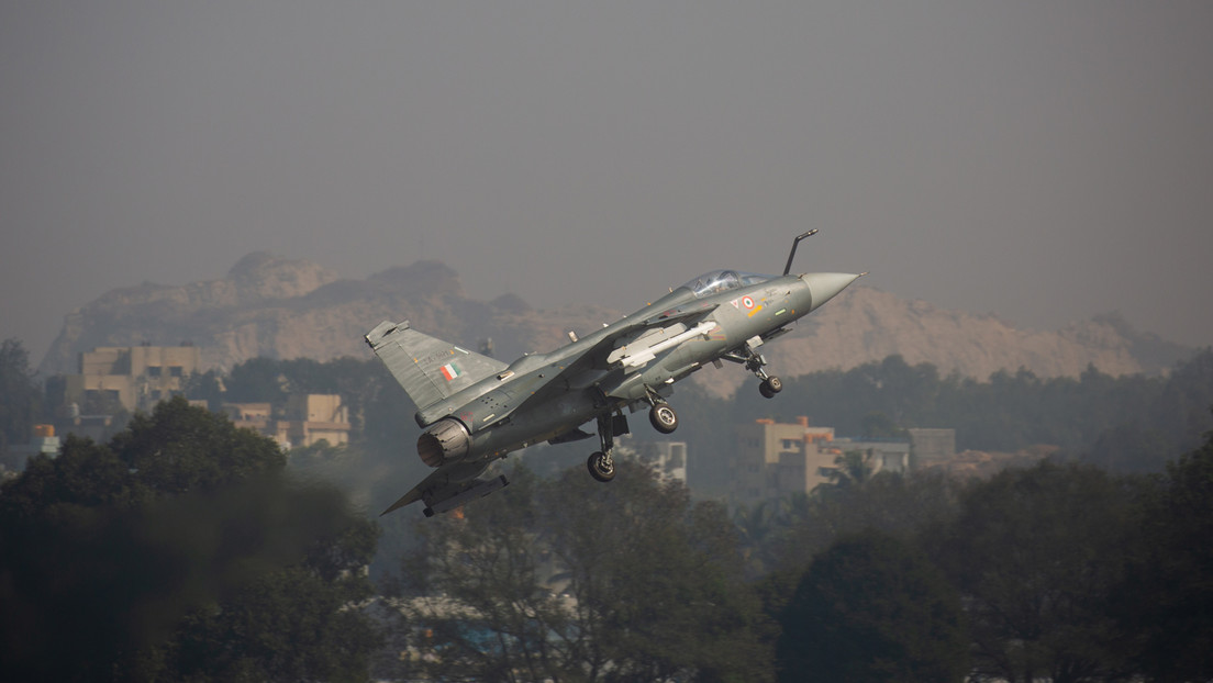 Indisches Kampfflugzeug bei Flugshow in Dubai abgestürzt – Pilot tot