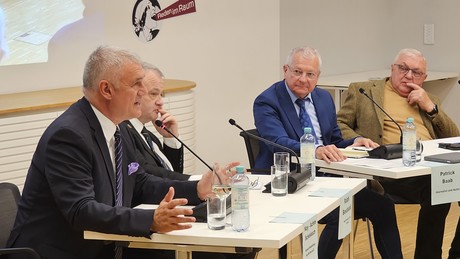 Vizeadmiral a.D. Schönbach rechtfertigt neues Wording: Auch Verteidiger müssen siegfähig sein