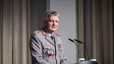 Bundeswehrgeneral: NATO wird im Falle eines Krieges 800.000 Soldaten gegen Russland schicken