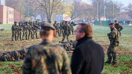 Peskow: Wir sehen, dass Europa sich auf einen Krieg mit Russland vorbereitet