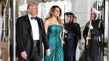 Trump podpisal zakon o razkritju dokumentov Epsteina