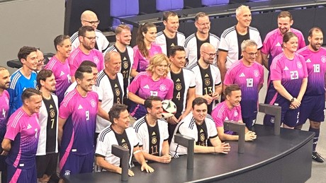 Der tägliche Wahnsinn: "Mehrheit will es halt so" – FC Bundestag mag immer noch keine AfD-Kollegen