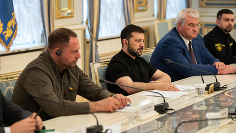 Liveticker Ukraine-Verhandlungen – Selenskijs graue Eminenz: "Der 28-Punkte-Plan ist Vergangenheit"