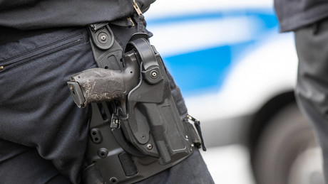 Meinungsfreiheit in Deutschland: Hausdurchsuchung bei US-Autor C. J. Hopkins in Berlin