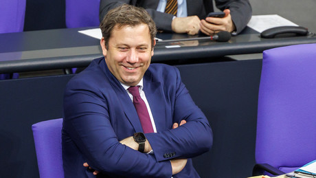 Neuverschuldung von 181,5 Milliarden Euro – Haushalt 2026 vom Bundestag angenommen