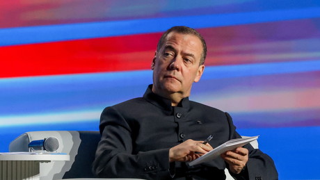 Liveticker Ukraine-Krieg – Medwedew: Selenskij kann Friedensvertrag nicht unterzeichnen