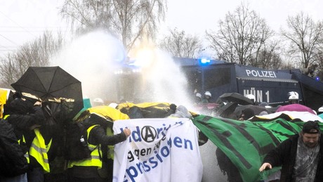 Live-Ticker zum AfD-Jugendkongress: Antifa sperrt Veranstaltungsort ab, Abgeordnete angegriffen