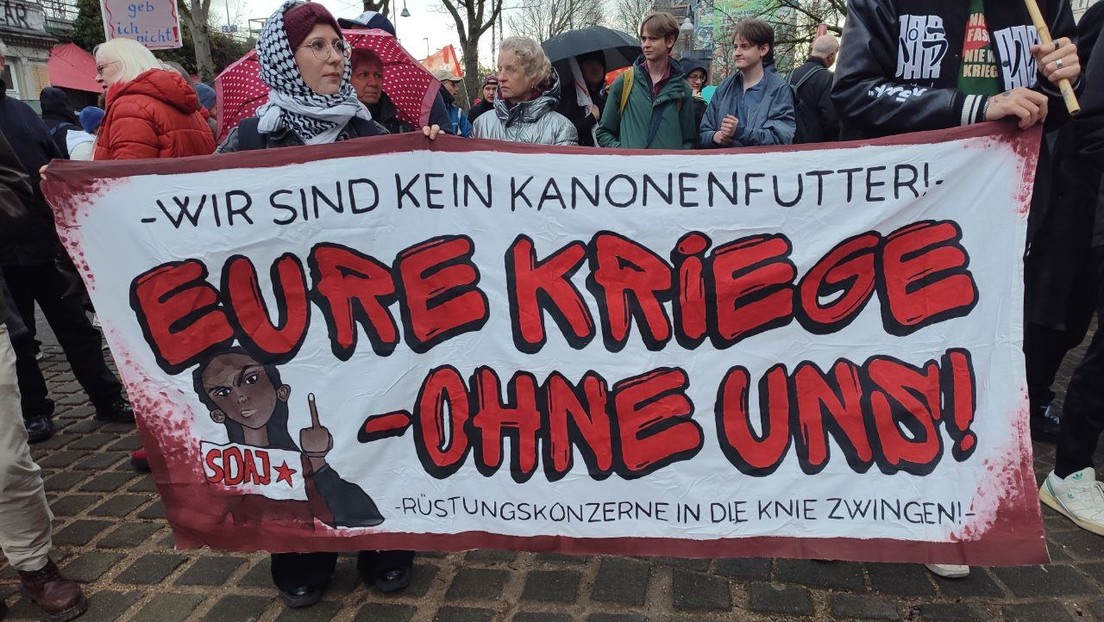 Kölner Schülerin: "Wir wollen nicht auf Menschen in anderen Ländern schießen!"