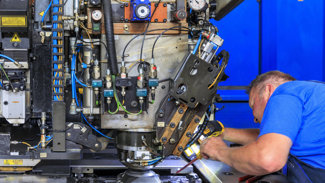 Krisen- und Insolvenzticker: Produktion in Deutschland sinkt weiter