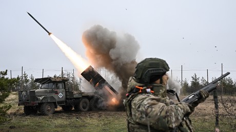 Russisches "Hufeisen" bei Konstantinowka zerstört Logistik der ukrainischen "Festungsstädte"