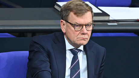 Außenminister Wadephul: "Druck auf Russland aufrechterhalten"