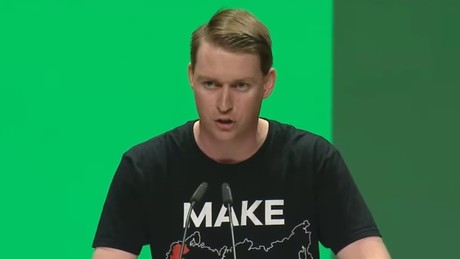 "Make Russia Small Again" – "BundeswehrGrün" präsentiert sich russophob auf dem Grünen-Parteitag