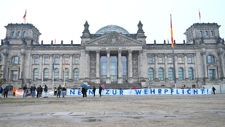 Bundestag beschließt neues Wehrdienstgesetz