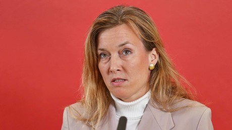 SPD-Fraktion will Bundeswehr in die Ukraine entsenden