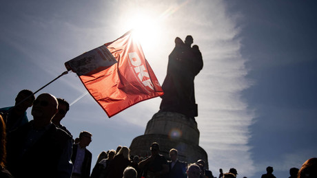 Debanking trifft das linke Spektrum: GLS-Bank kündigt DKP die Bankkonten