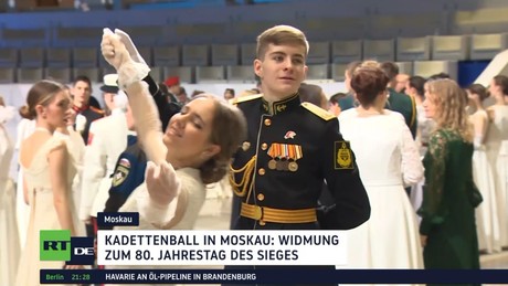 Kreml-Kadettenball: Teilnehmer aus aller Welt schreiben ihr eigenes Wintermärchen