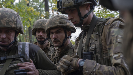 Liveticker Ukraine-Krieg – Medienbericht: Massenflucht ukrainischer Soldaten im Gebiet Charkow