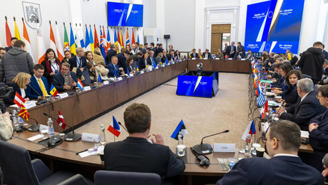 Vorbei an Ungarns Veto: Kiew und Brüssel schwören auf Plan zum raschen EU-Betritt der Ukraine ein