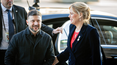 Störung im Bundestag: Selenskij kommt, das Internet geht