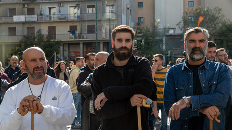 Griechenland: Landesweiter Streik der Gewerkschaften plus elf Tage Straßenblockaden der Bauern