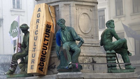 Griechische Bauern: An Feiertagen dürfen Bürger passieren – wir öffnen ihnen auch Mautschranken