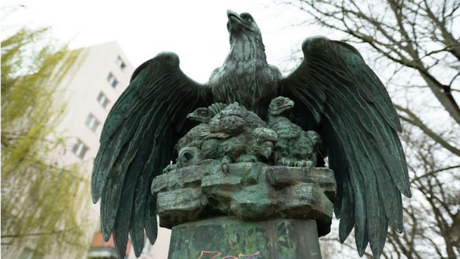 Berliner Adler-Posse findet ihr vorläufiges Ende