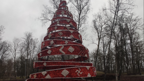 Weihnachtsbaum mit Hakenkreuz: Interview über Neonazitum und Russophobie in Lettland