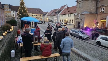 Krieg und Frieden in Mücheln – Reportage von AfD-Stand