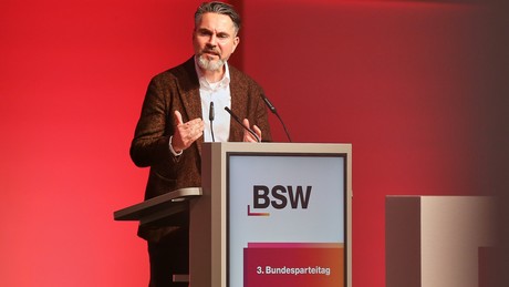 Wegen Kontakten zur Rüstungsindustrie: De Masi klagt gegen EU-Kommissionschefin von der Leyen