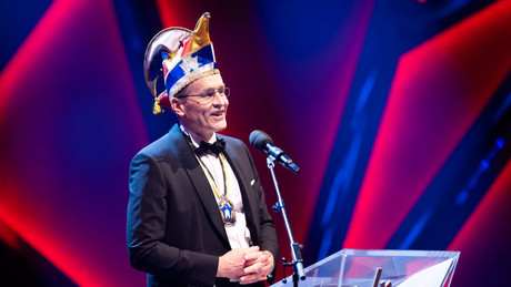 Der tägliche Wahnsinn: "Gegner und Feinde von Demokratie" – Günther würde Medienverbote begrüßen