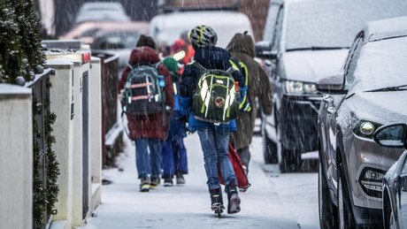 Der tägliche Wahnsinn: Nordrhein-Westfalen schließt landesweit alle Schulen wegen "Glättegefahr"
