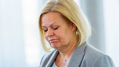 Faeser scheitert an der Meinungsfreiheit – Memes-Berufungsprozess endet mit Freispruch