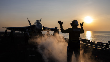 Medienberichte: US-Flugzeugträger in Nahost angekommen ‒ Chamenei untergetaucht?