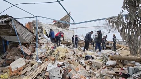 Ukrainischer Drohnenangriff tötet Mutter und Kind in Mariupol